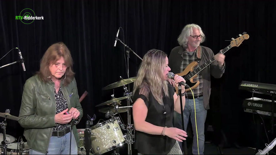 Fire on the floor (Beth Hart 2016)